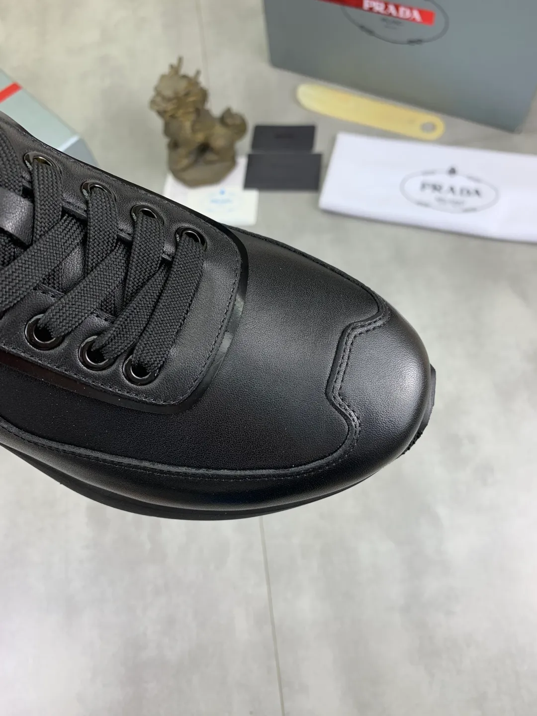Men's men's shoes💰P600💰【New style】Top quality, classic popular models on the official website, timeless for a century,🆘 The trendy brand (Prada) mainly promotes popular models, avant-garde and versatile fashionable men's shoes, private version molding, cowhide surface splicing 1:1 oil edge processing... fashionable and simple, original imported cowhide interior cowhide feet; the atmosphere and personality are more fashionable, eye-catching and pursuing class. It will subvert old ideas and be a must-have for fashionistas who want to spend time with you! Must keep it! High-end comfort, high-end quality workmanship. Size: 38-44 4️⃣ colors available. full package